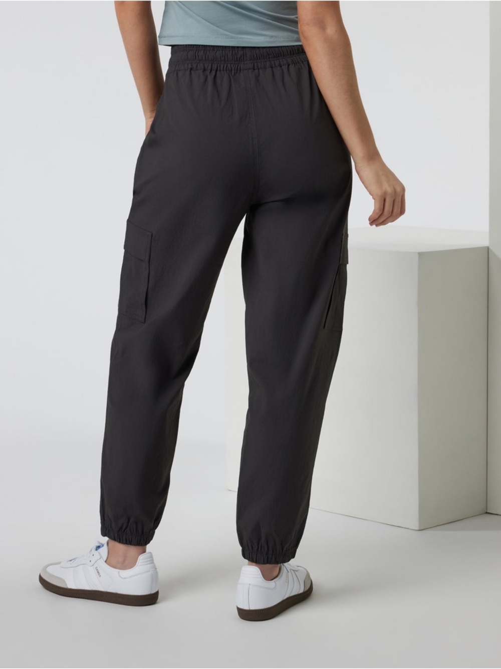 Vuori Women’s Birch Cargo Jogger Small Black Outdoor Active Athletic Utility - Picture 3 of 15